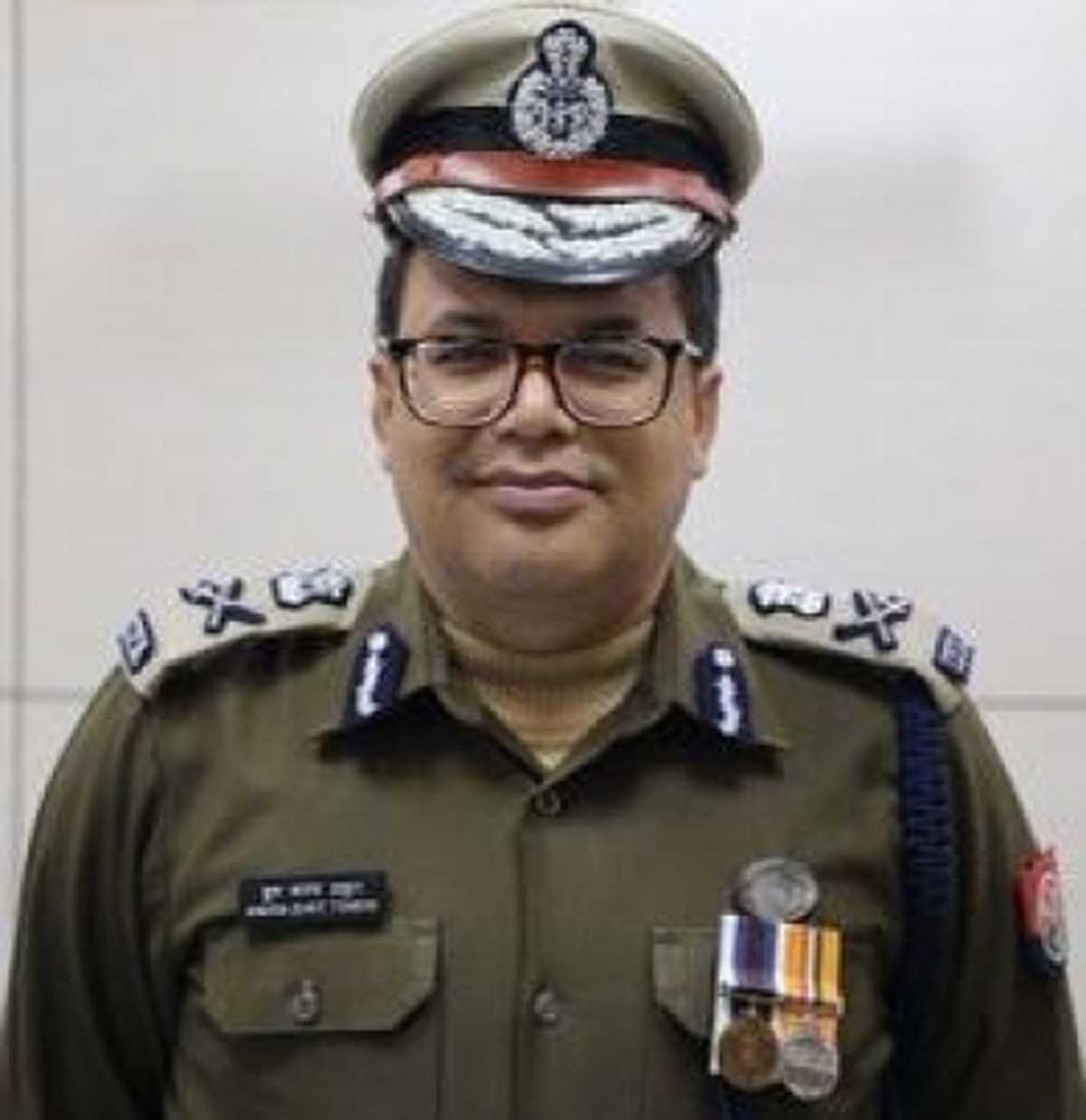 लखनऊ और कानपुर के पुलिस कमिश्नर हटाए गए